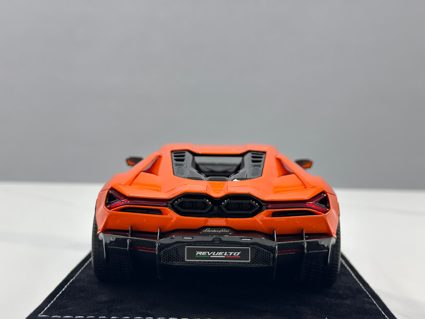 HH Model 1/18 Lamborghini Revuelto Apodes Orange HH626