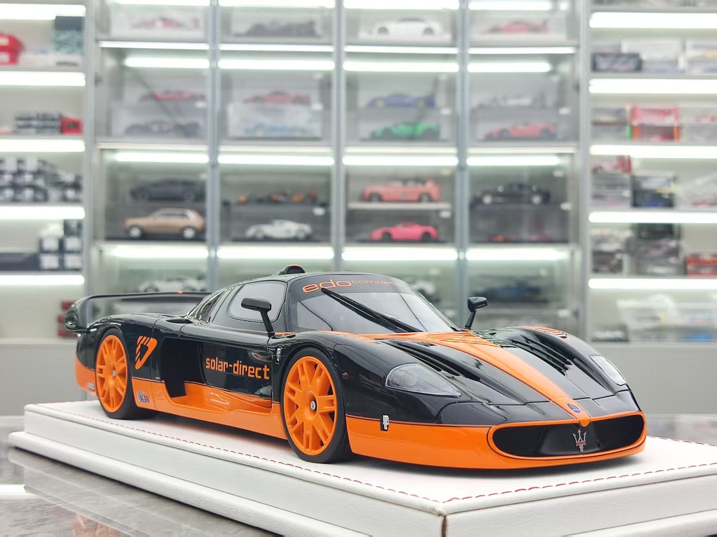 GL 1/18 Maserati MC12 Black and Orange Resin Model JS-GL022
