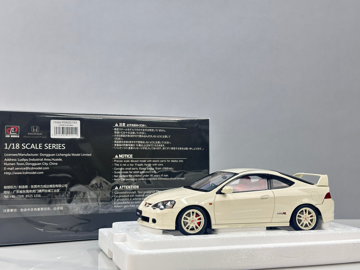 LCD 1/18 Honda Integra (DC5) Type R - Championship White (LCD18019-WH)