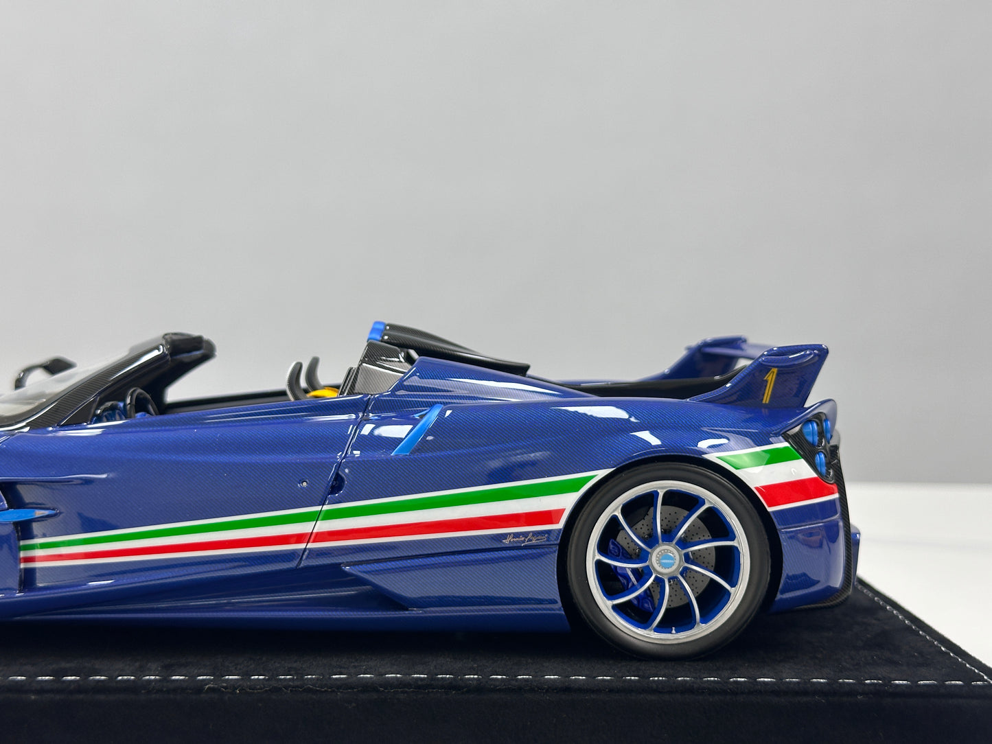 HH Model 1/18 Pagani Huayra Air Force Edition HH664