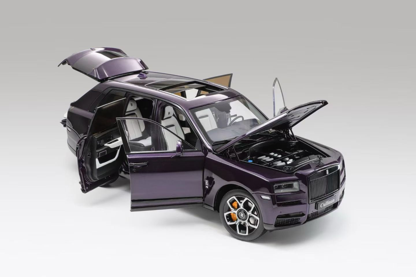 OEM leather version, 1/18 scale alloy full-opening Rolls-Royce Cullinan BB fishing seat version