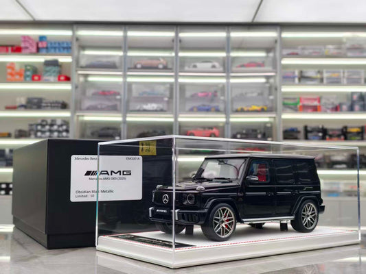 Dino MODEL 1/18 Mercedes-Benz G63, White Base, EMG001-008A
