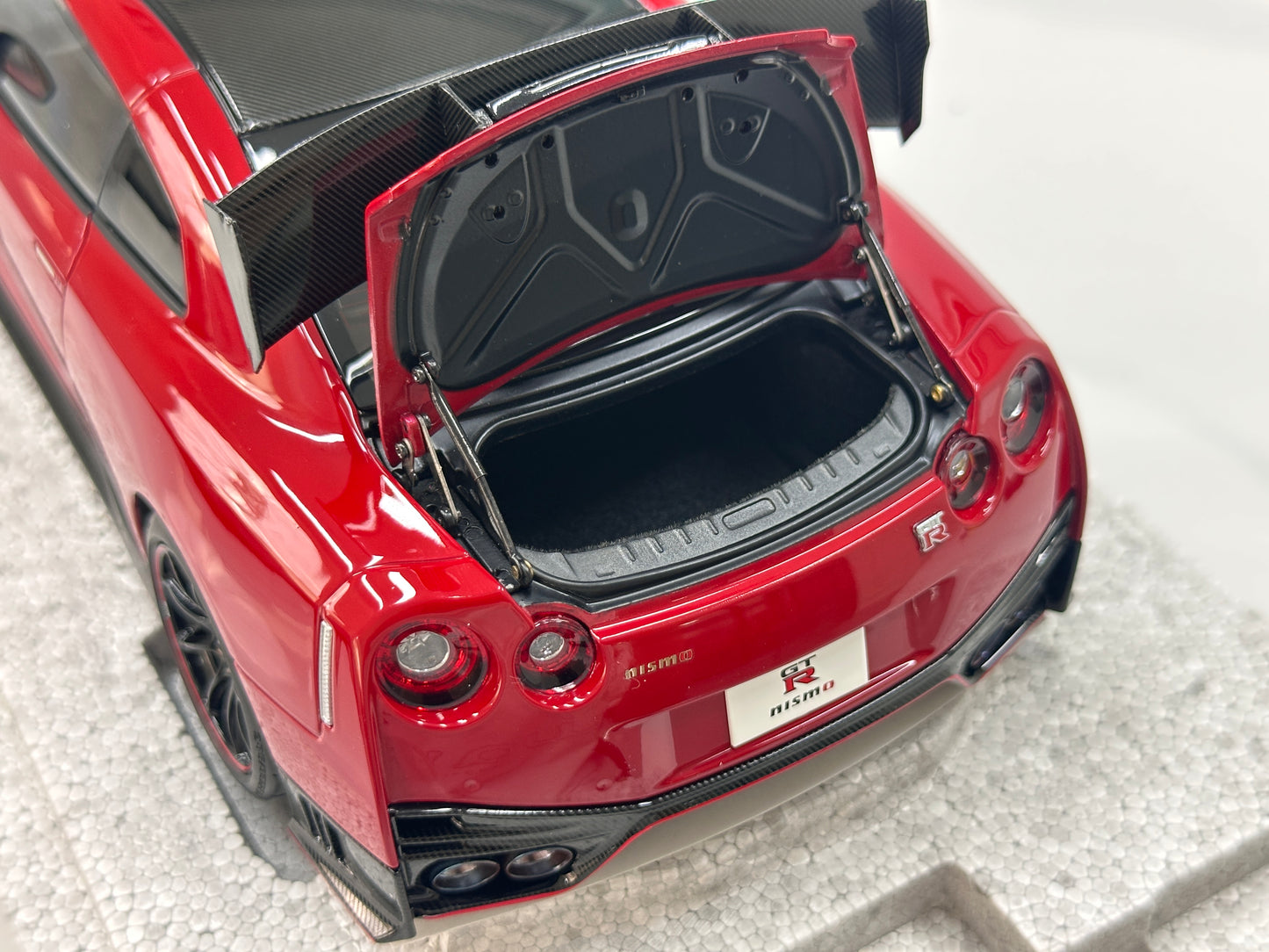 MOTORHELIX 1/18 Nissan GT-R NISMO (R35) Special Edition 2022 Vibrant Red MH367