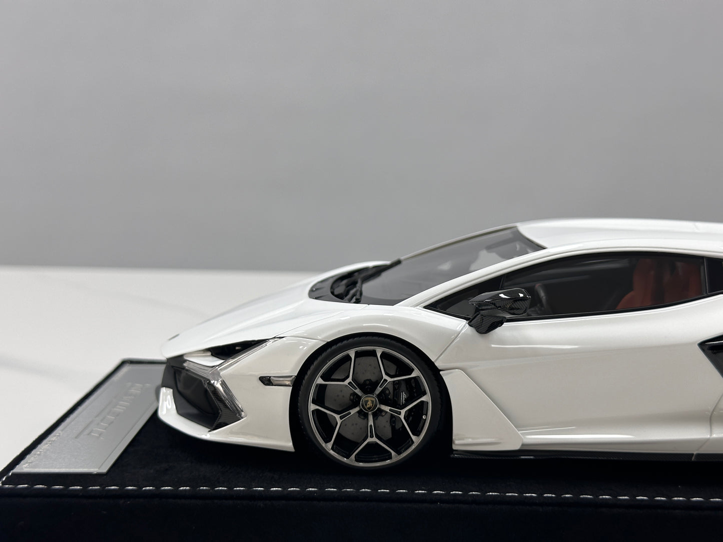 HH Model 1/18 Lamborghini Revuelto Metallic White HH616