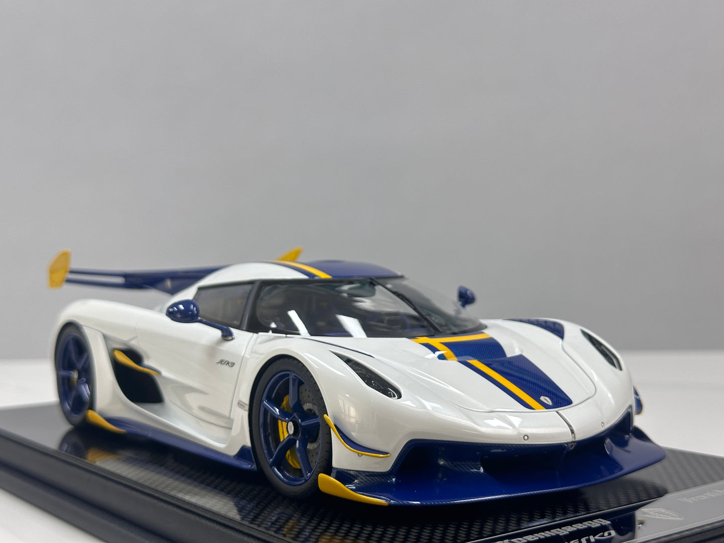 FrontiArt 1/18 Koenigsegg Jesko Pearl White FA200