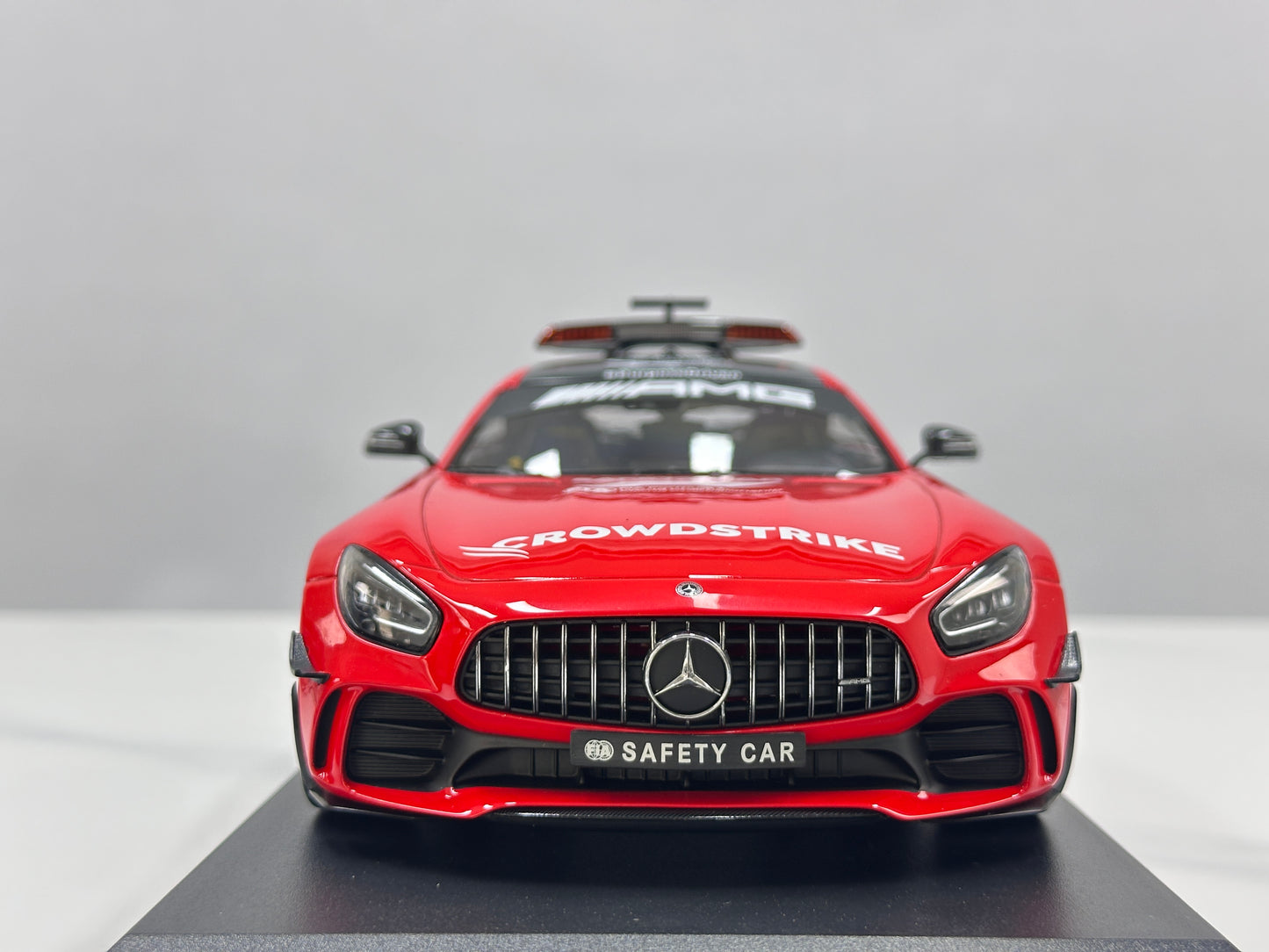 MINICHAMPS 1/18 Mercedes-AMG GT-R F1 Safety Car 2021 Red Livery 155036095