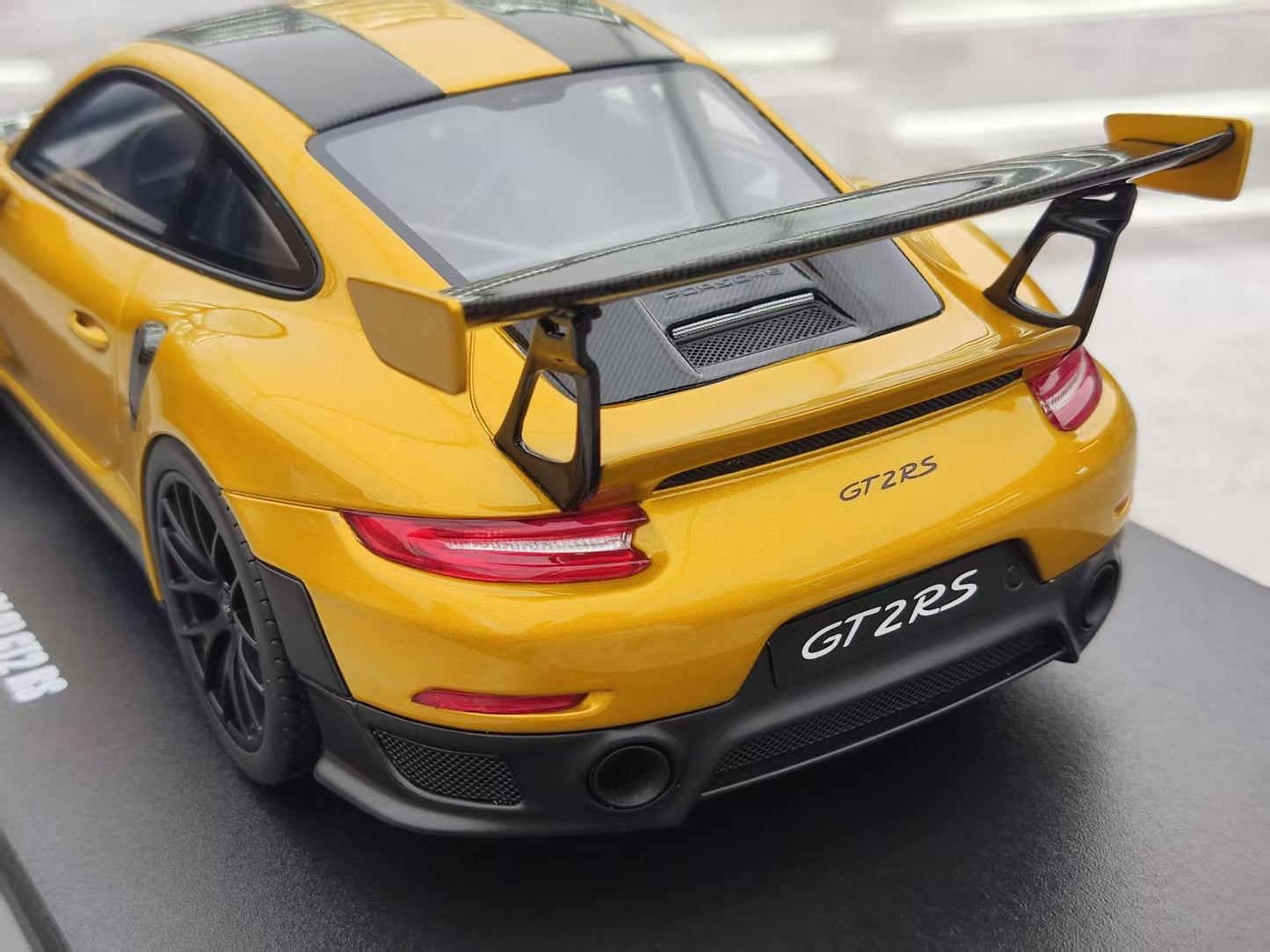 GT Spirit 1/18 Porsche 911 (991.2) GT2 RS Gold Resin Model Car CLDC041