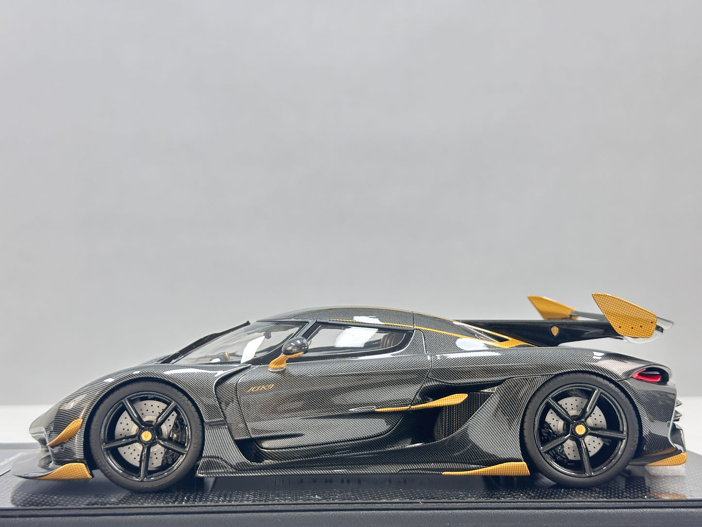 FRONTIART 1/18 Koenigsegg Jesko Carbon Gold FA197