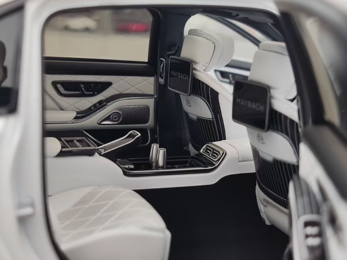 Almost Real 1/18 Mercedes-Maybach S-Class Night Series Matte White 802142