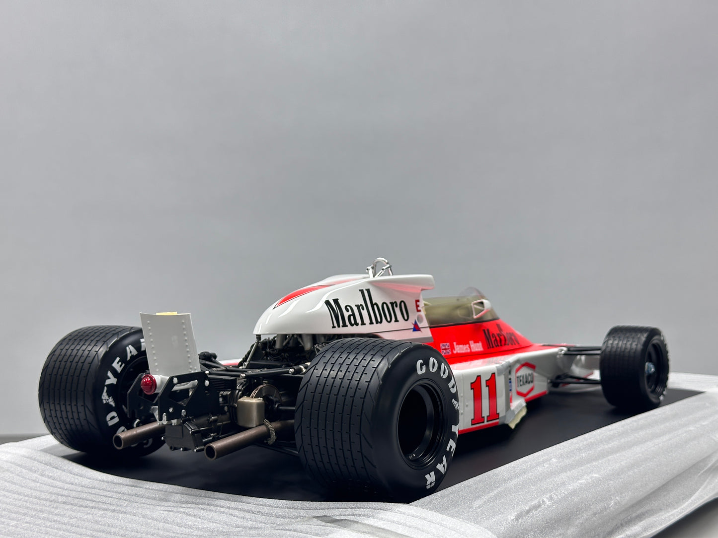 Spark 1/8 McLaren M23 No. 11 (3rd Place, 1976 Japanese GP) – James Hunt – Red & White Livery (08SP263)