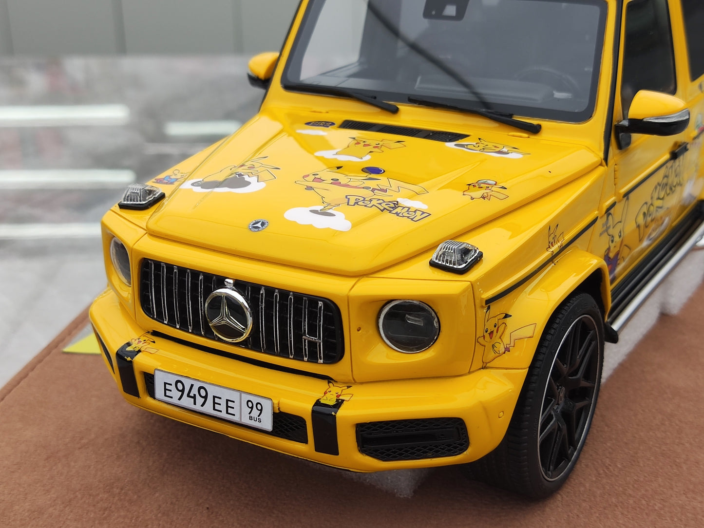 VIP 1/18 Mercedes-Benz G63 Pikachu Set Simulated Car Model JS-VIP001