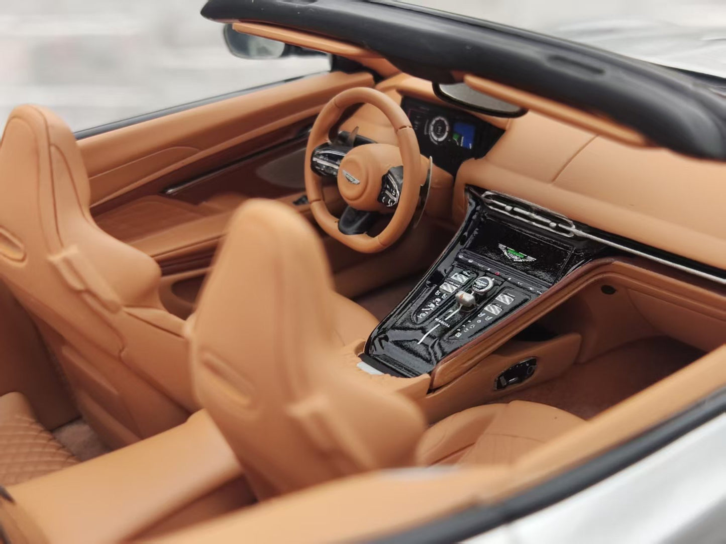 GT Spirit 1/18 Aston Martin DB12 VOLANTE Silver GT945