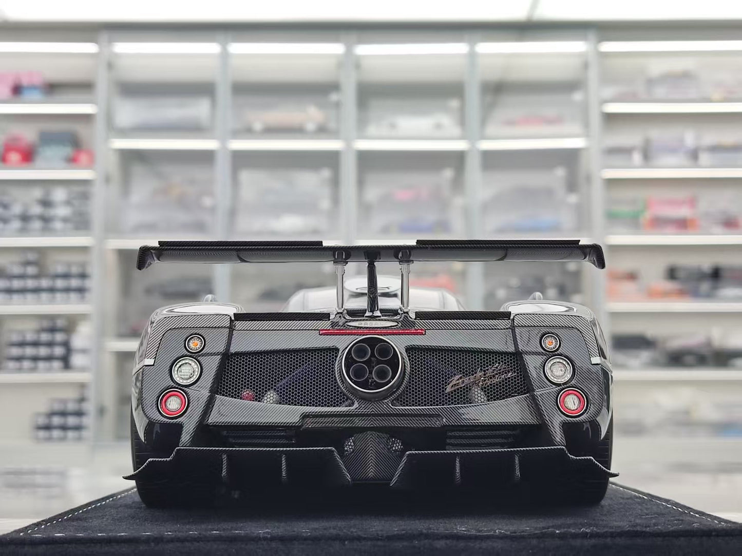 HH Model 1/18 Pagani Zonda Specials   764 Passione HH556