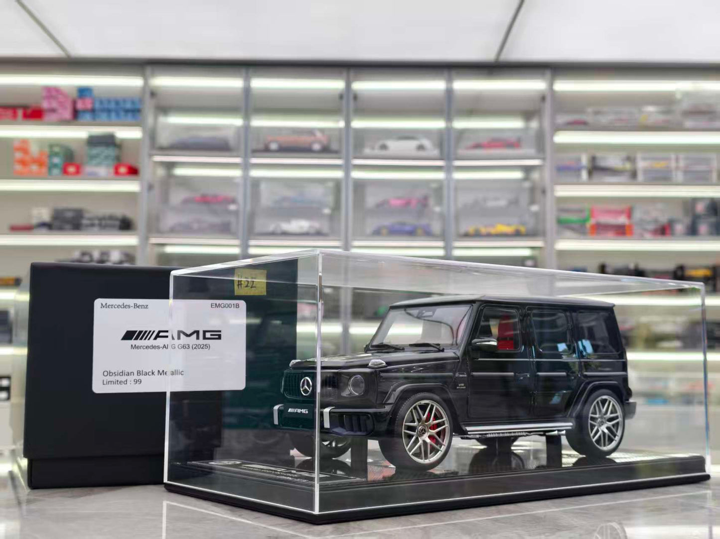 Dino Model 1/18 Mercedes-Benz G63 Black Base EMG001-008B