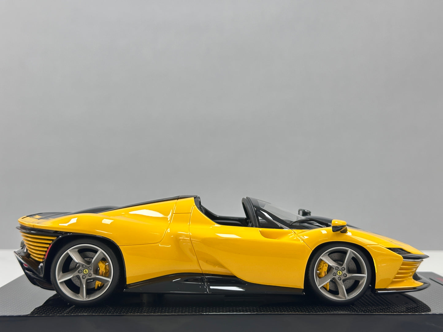 MR 1/18 Ferrari Icona Daytona SP3 Special Edition (599 Units) – Modena Yellow (FE036SE6)