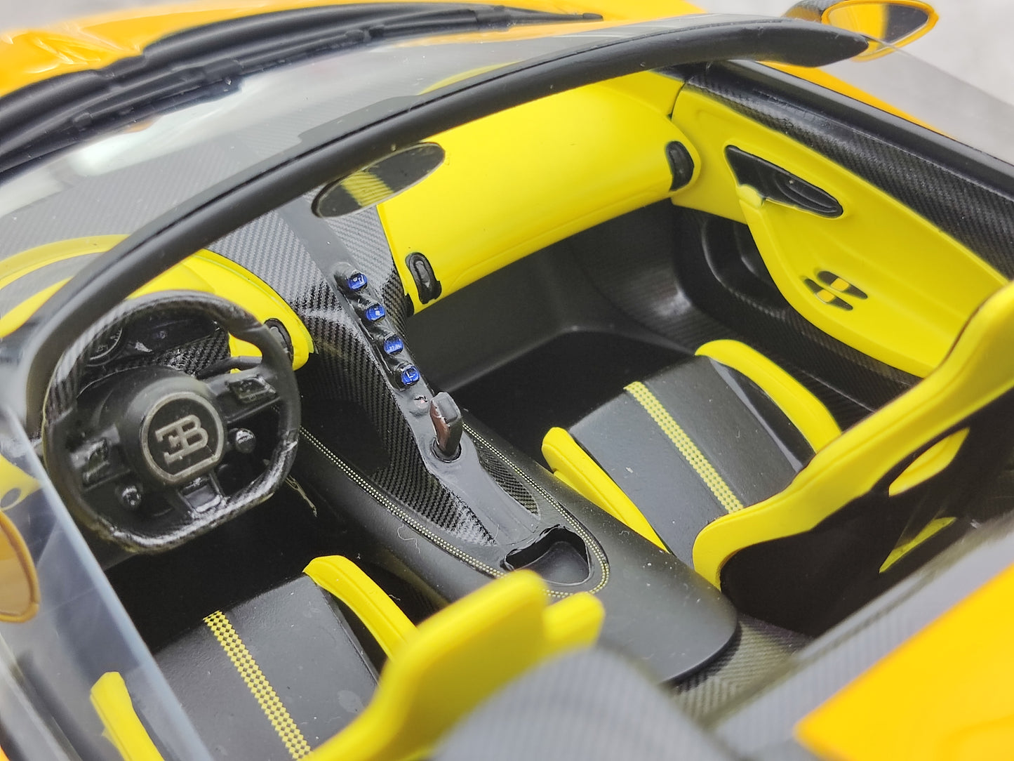 TOPSPEED 1/18 Bugatti W16 Mistral Yellow Simulation Model Car TS0598