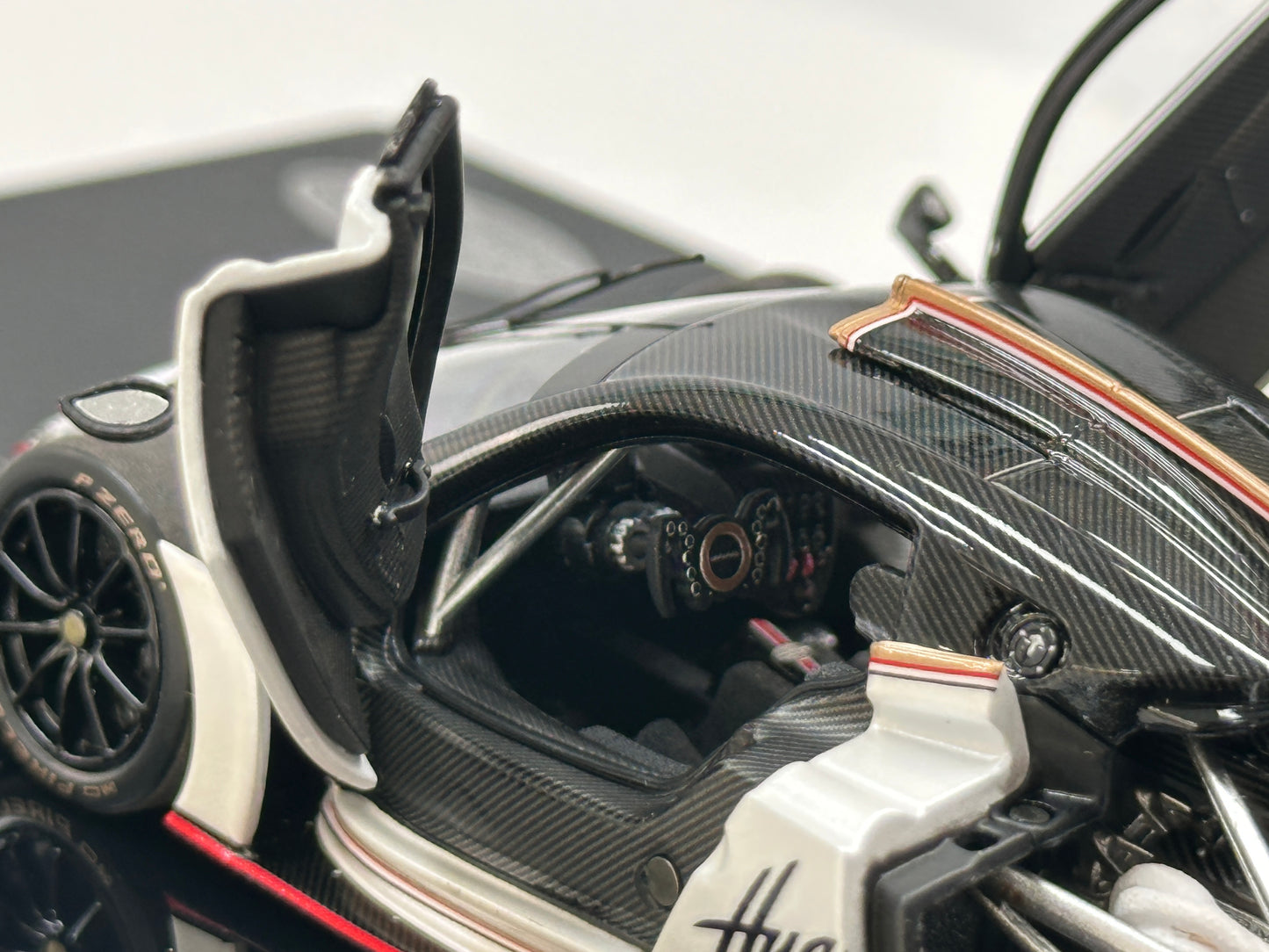LCD 1/43 Pagani Huayra R Die-cast Model (Fully Opening Parts) - Matte White (LCD43017-PW)