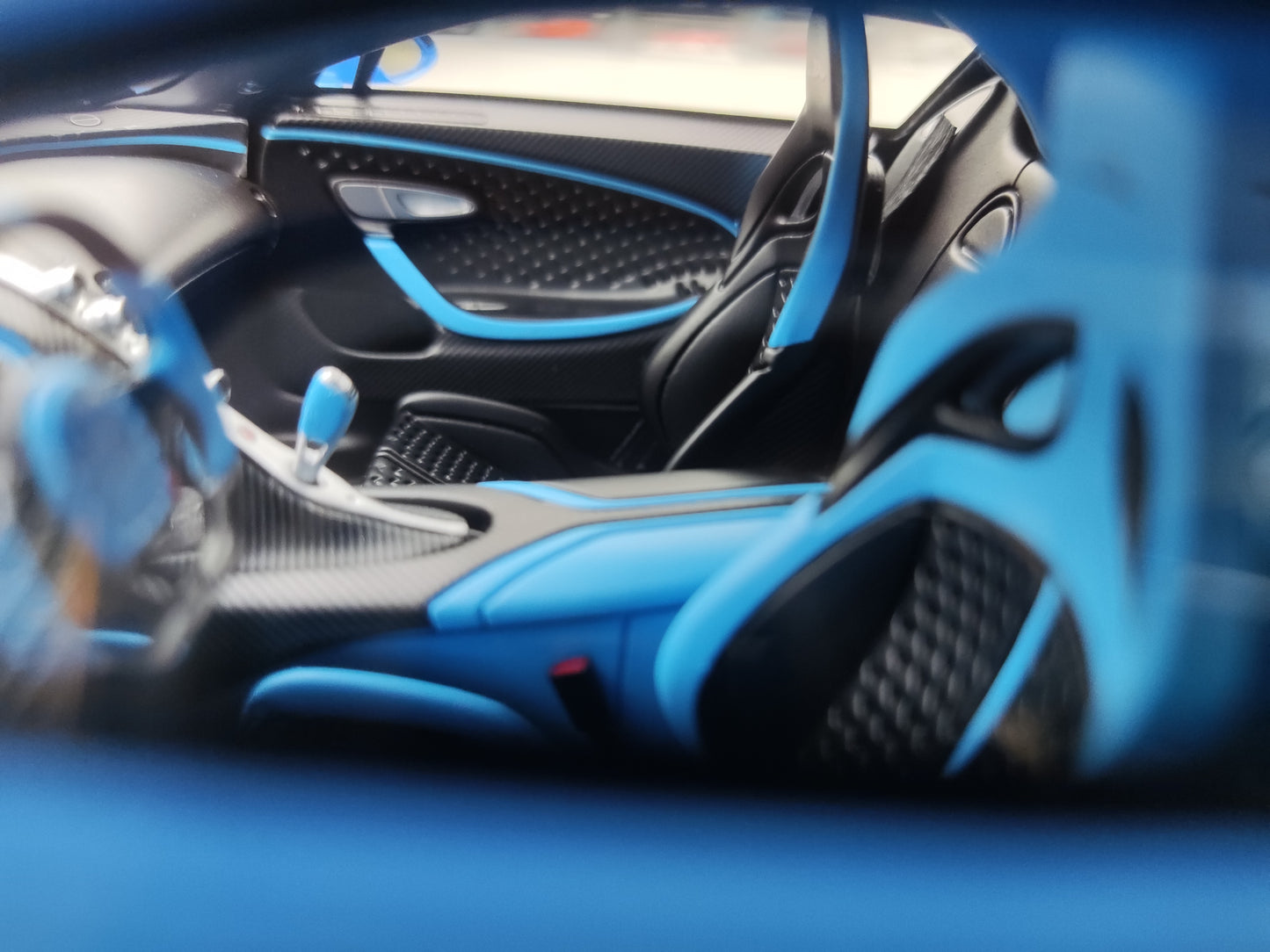 HH Model 1/18 Bugatti Divo Ocean Blue HH507