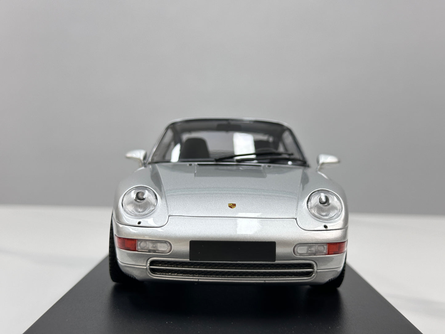 MINICHAMPS 1/18 Porsche 911 (993) 1993 Silver 155061101