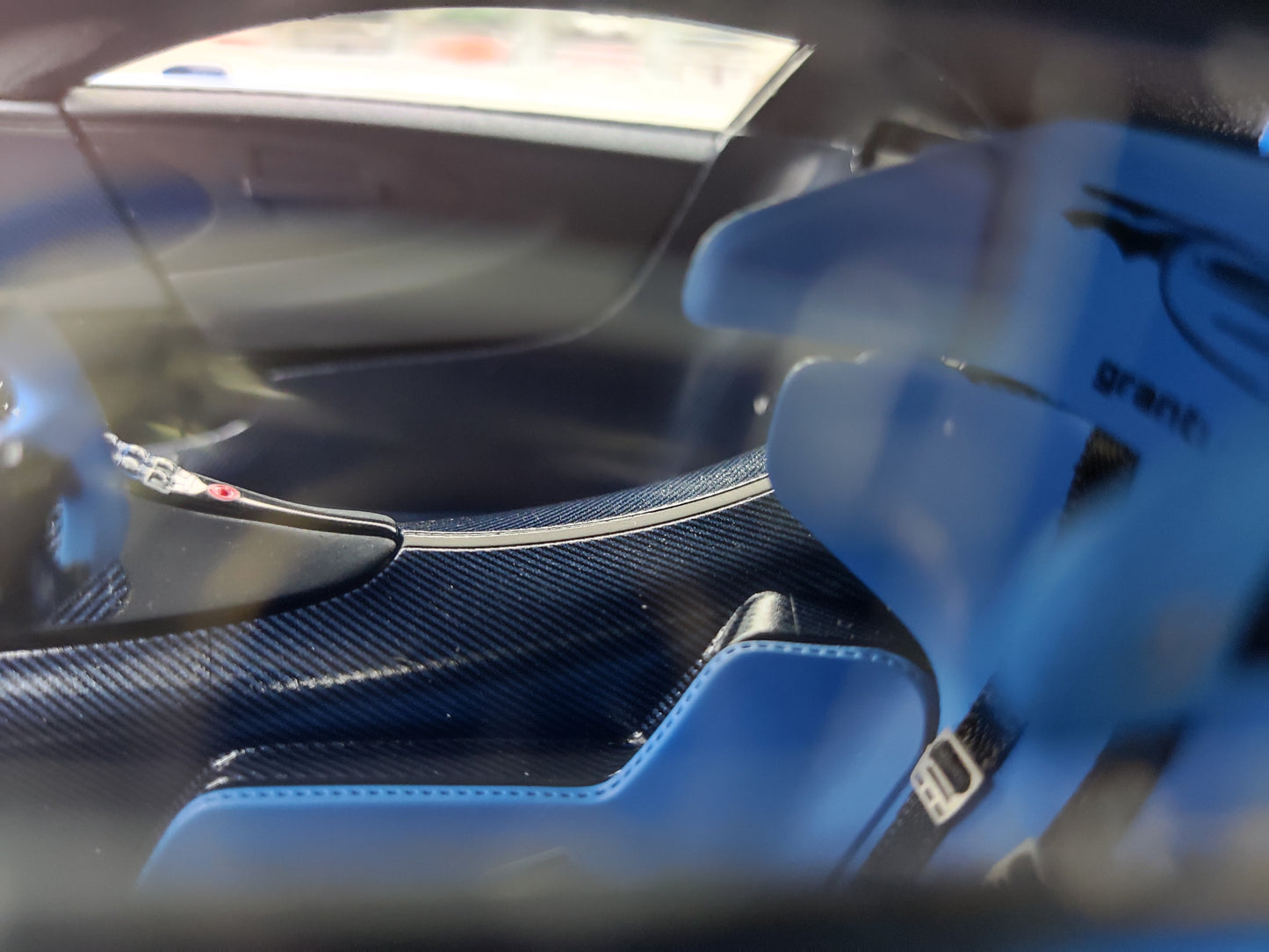 RUNNER 1/12 Bugatti Vision Gran Turismo Blue RNR021