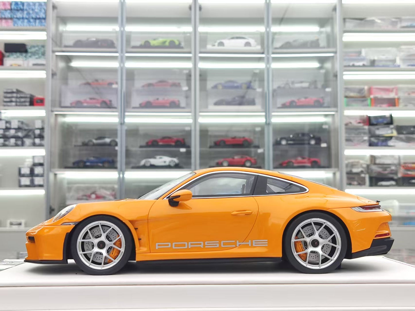 IVY 1/18 Porsche 911 S/T (992), orange resin model car IVY228