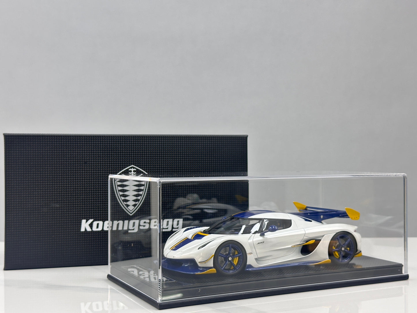 FrontiArt 1/18 Koenigsegg Jesko Pearl White FA200