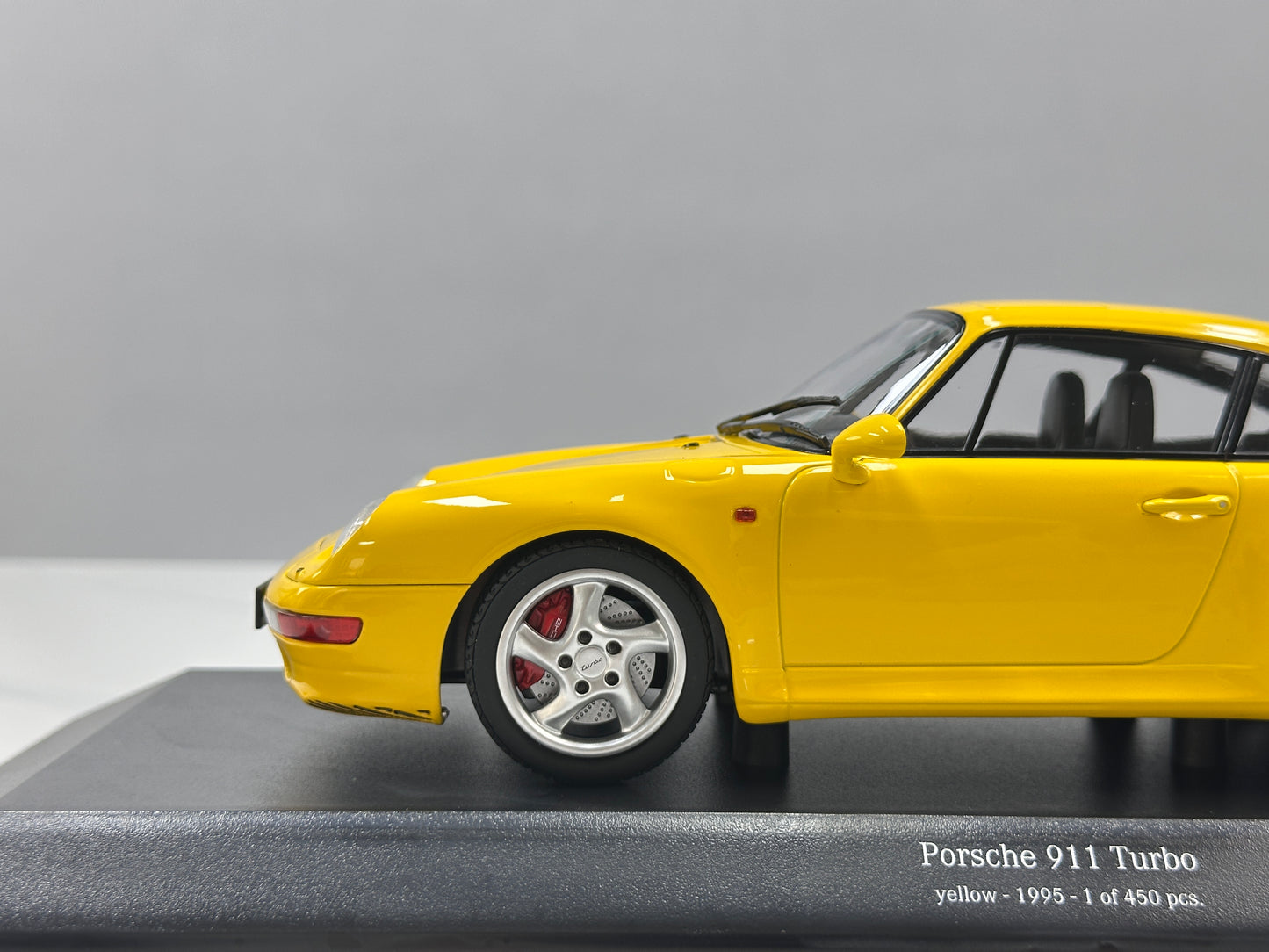 MINICHAMPS 1/18 Porsche 911 (993) Turbo (1995) Yellow 155061172