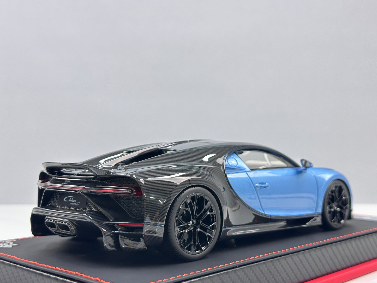 BBA MODEL 1/18 Bugatti Chiron Profilée – Ice Blue (BBA071)
