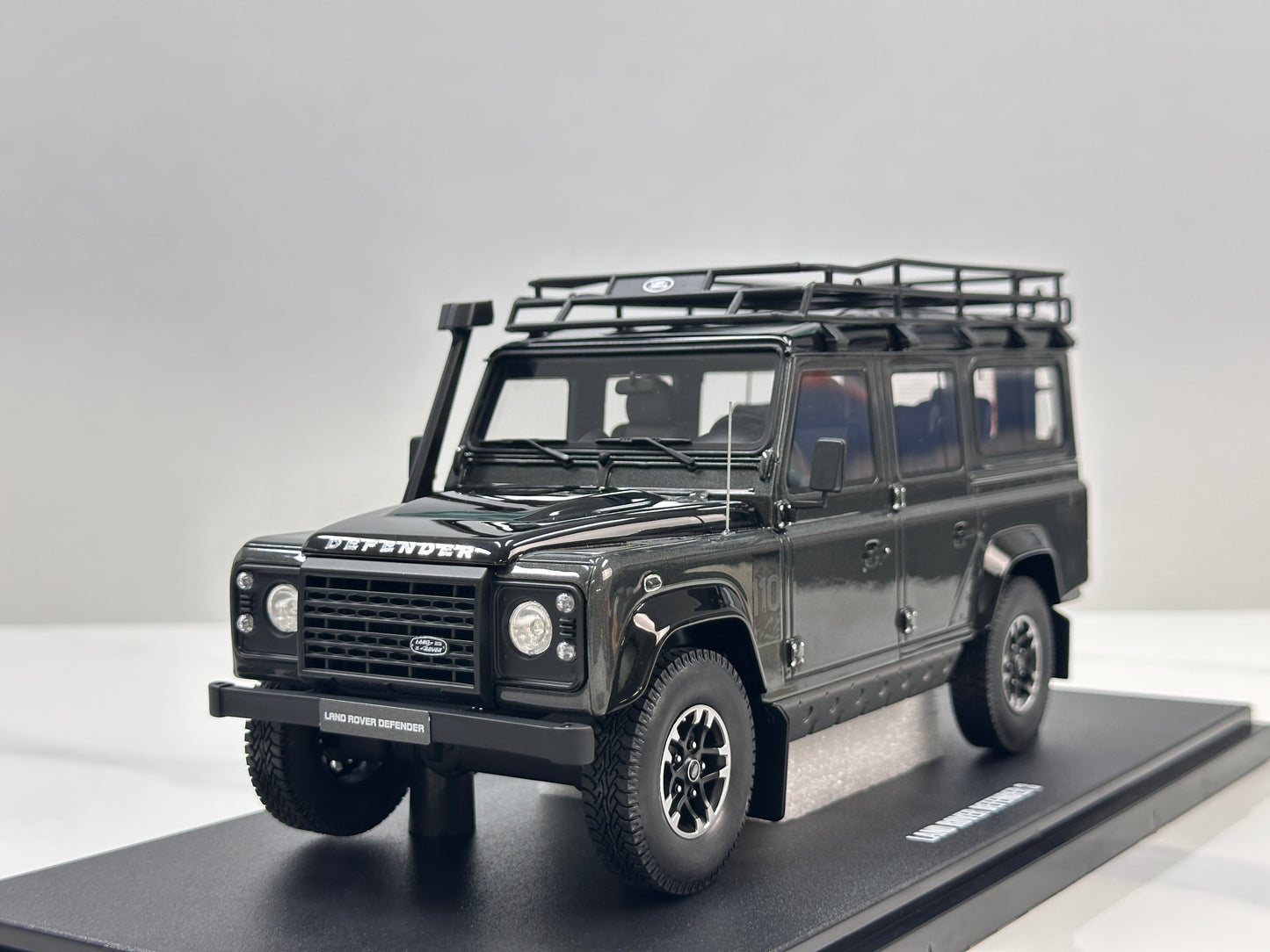 GT Spirit 1/18 Land Rover Defender 110 SW Adventure Edition - Grey (GT968)
