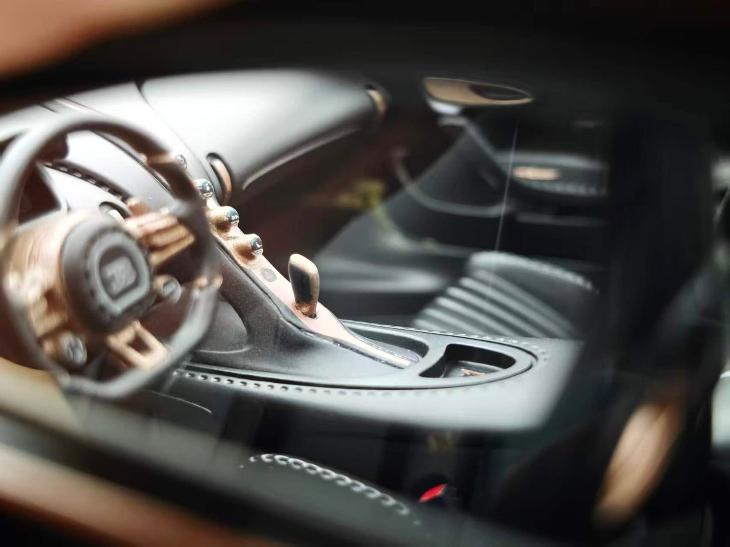 MR 1/18 Bugatti Chiron Super Sport Black Gold BUG012H