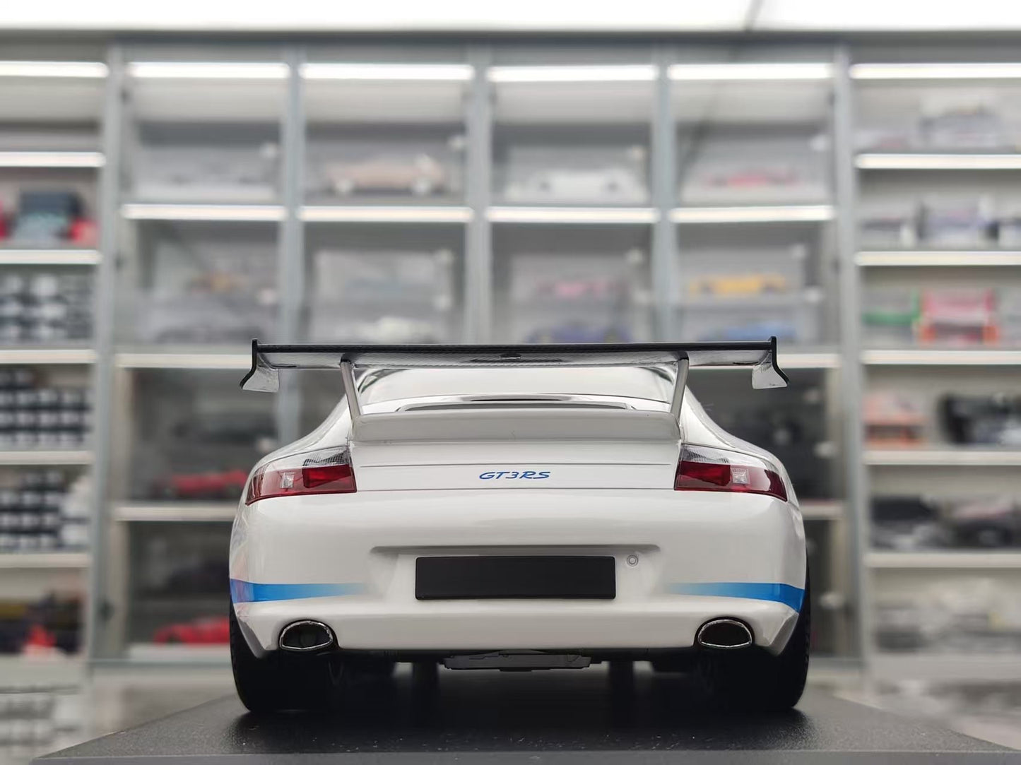 MINICHAMPS 1/18 Porsche 911 GT3 RS - 2002 White with Blue Stripes 155062021