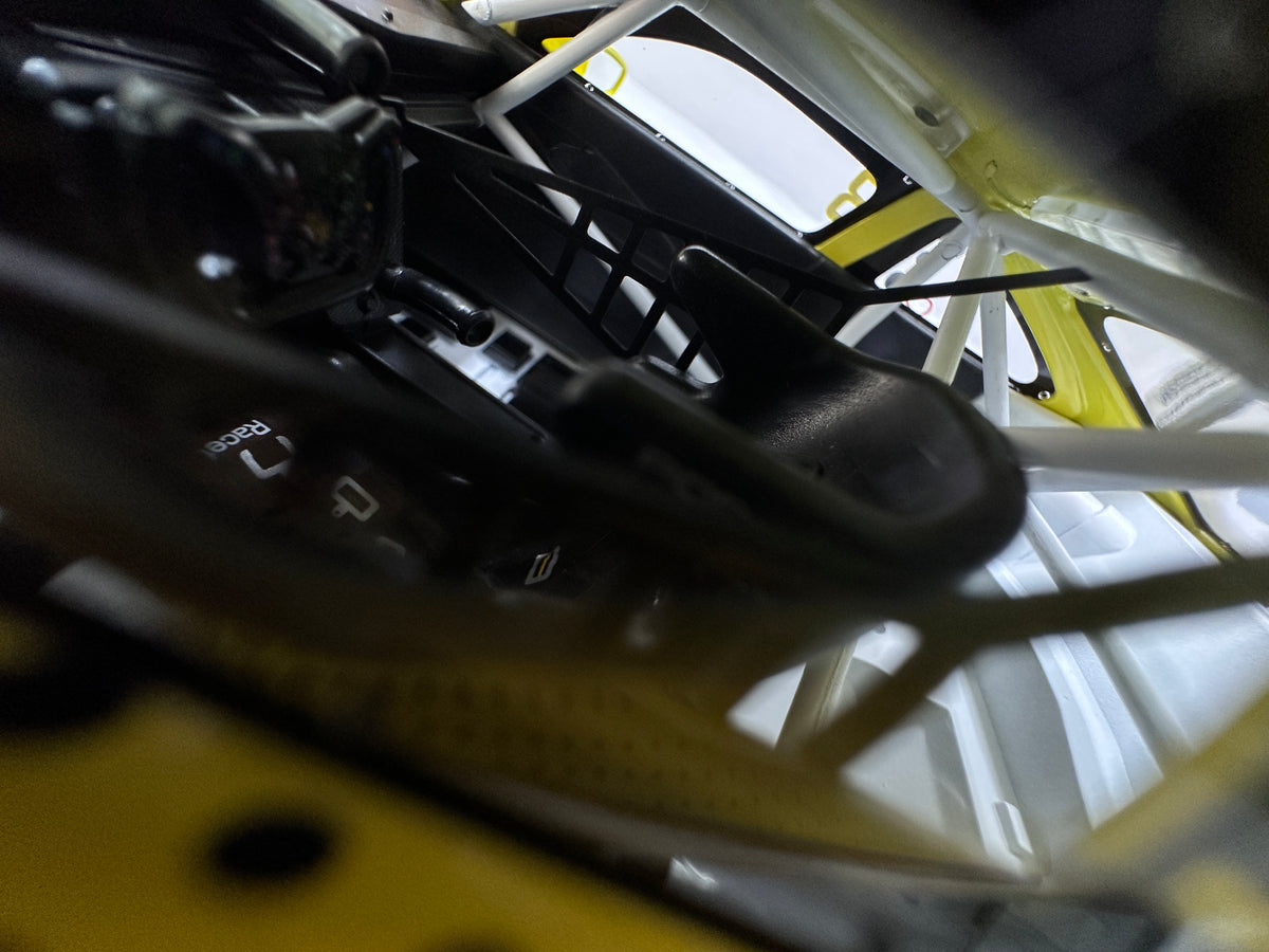 TARmac Works 1/18 Porsche 911 GT3 R – GT World Challenge Asia – Black/Yellow Livery – T18-008-25FUJ13