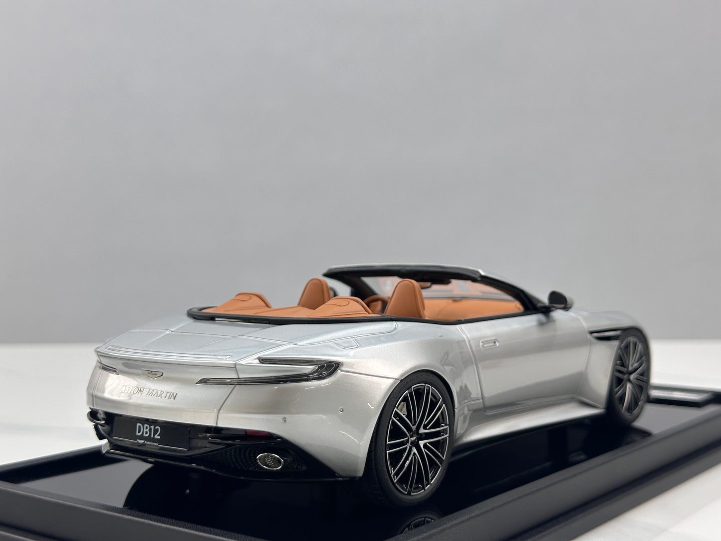 Xiaoguang Model & MotorHelix 1/18 Aston Martin DB12 Volante Convertible – Lightning Silver (MH387)