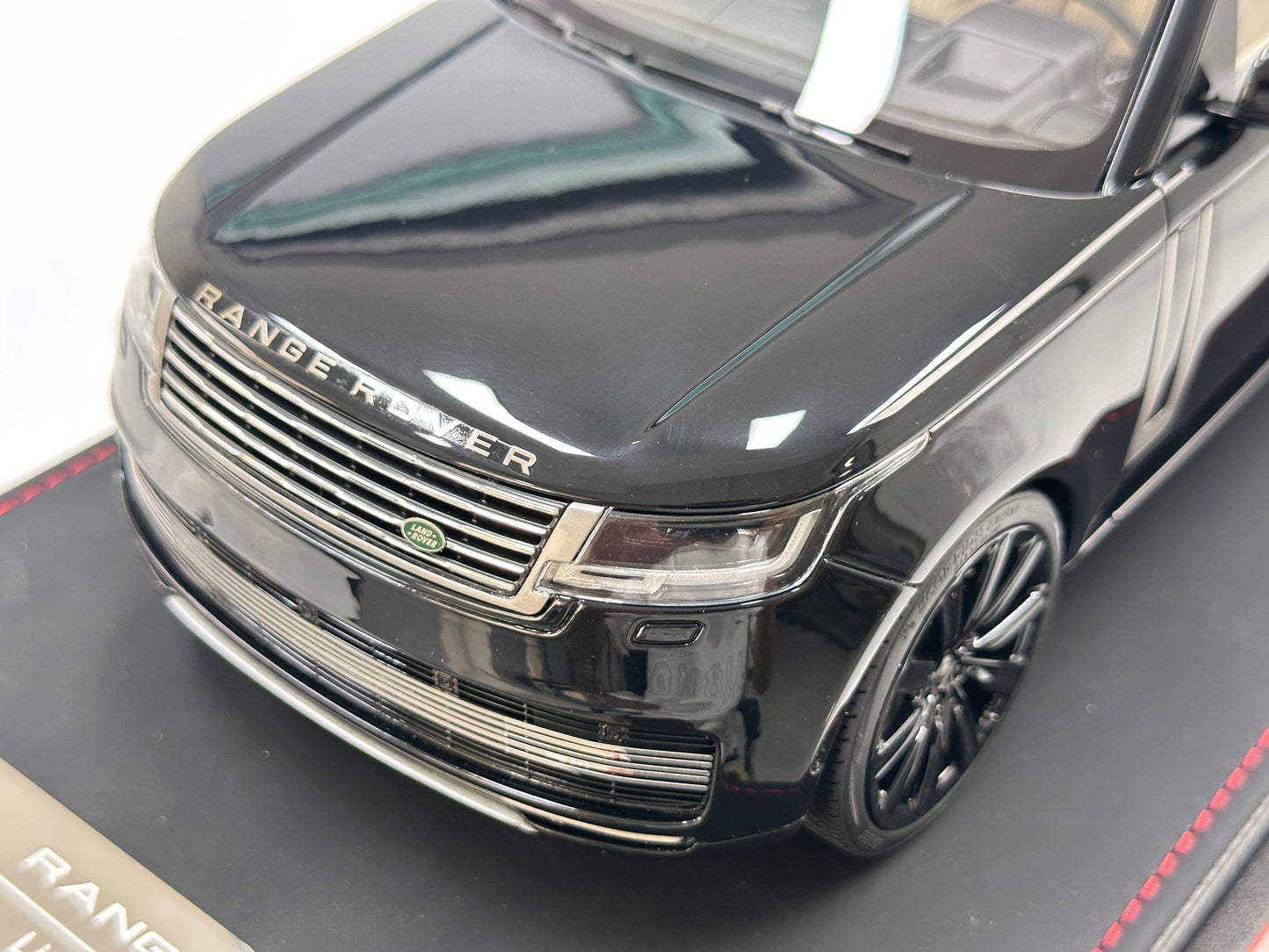 BBA MODEL 1/18 Land Rover Range Rover Autobiography Long Wheelbase Jet Black BBA069