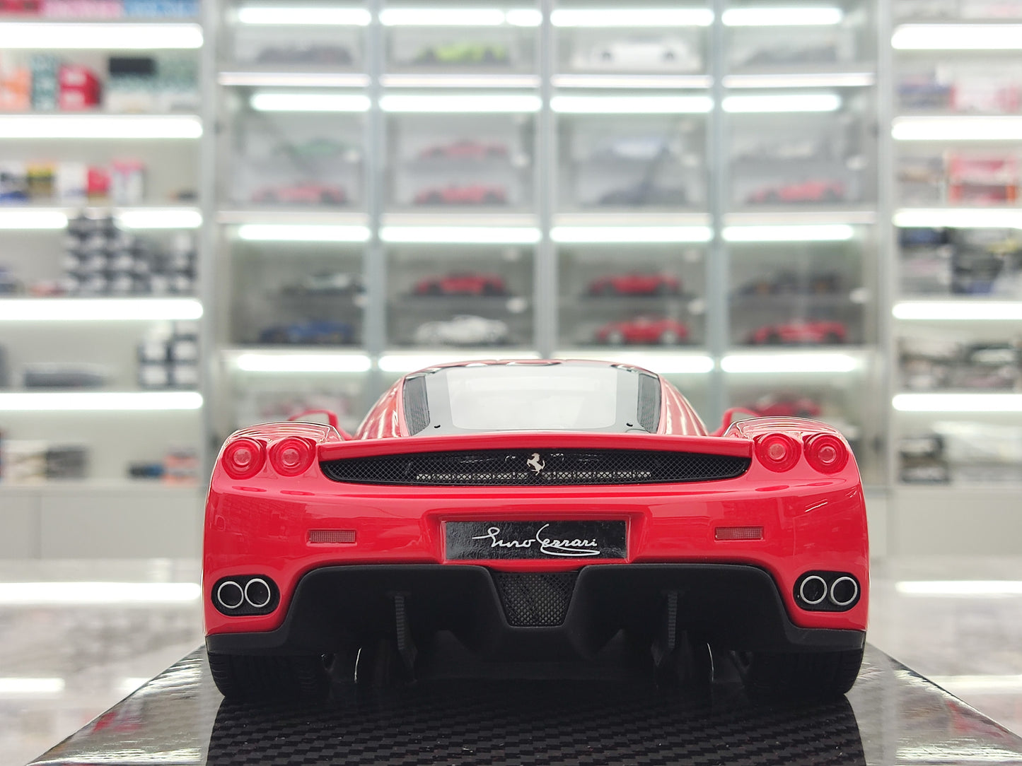 UU 1/18 Ferrari Enzo Standard Red Car Model Decoration JS-UU005