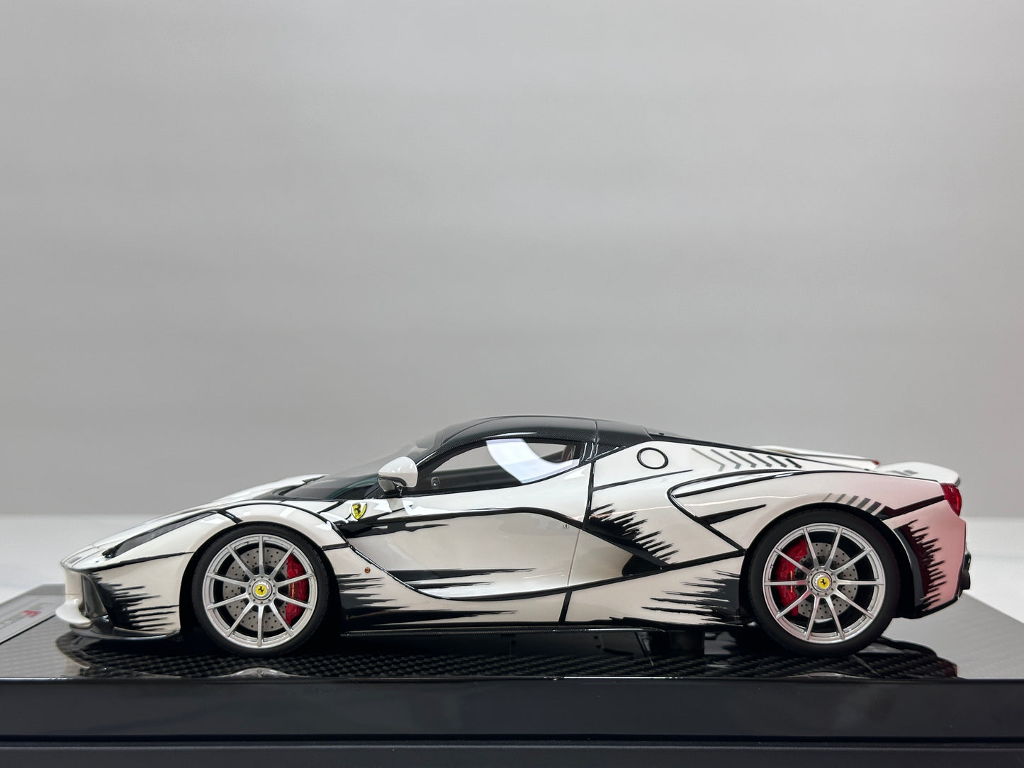 GAVIN + ZigzagYoungste 1:18 Ferrari LaFerrari — Anime-Themed Livery (GA005)