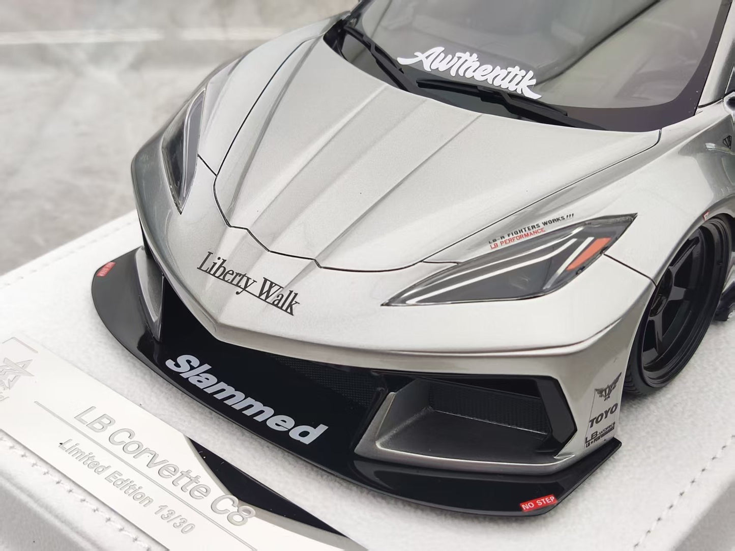 BBA MODEL 1/18 Corvette C8 LB Widebody Modified, Tungsten Silver BBA037
