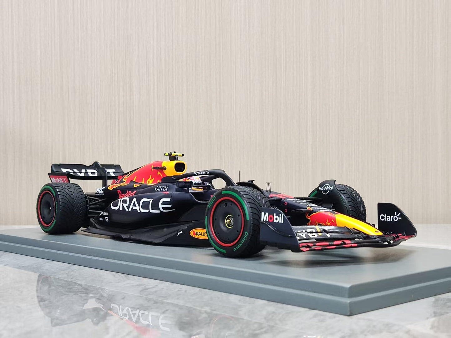 SPARK 1/18 Oracle Red Bull Racing RB18 (18S778)