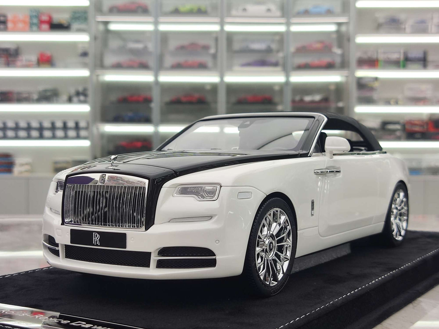 HH Model 1/18 Rolls-Royce Dawn (Pearl White/Diamond Black) HH422