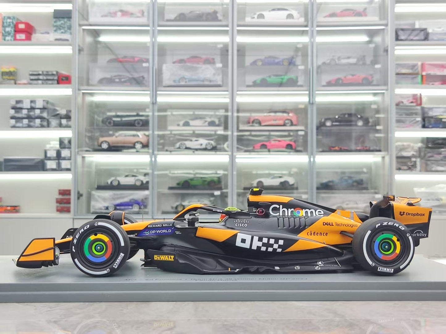 SPARK 1/18 McLaren F1 MCL38 2024 Miami Grand Prix Norris's first win Black and Orange Livery 18S986