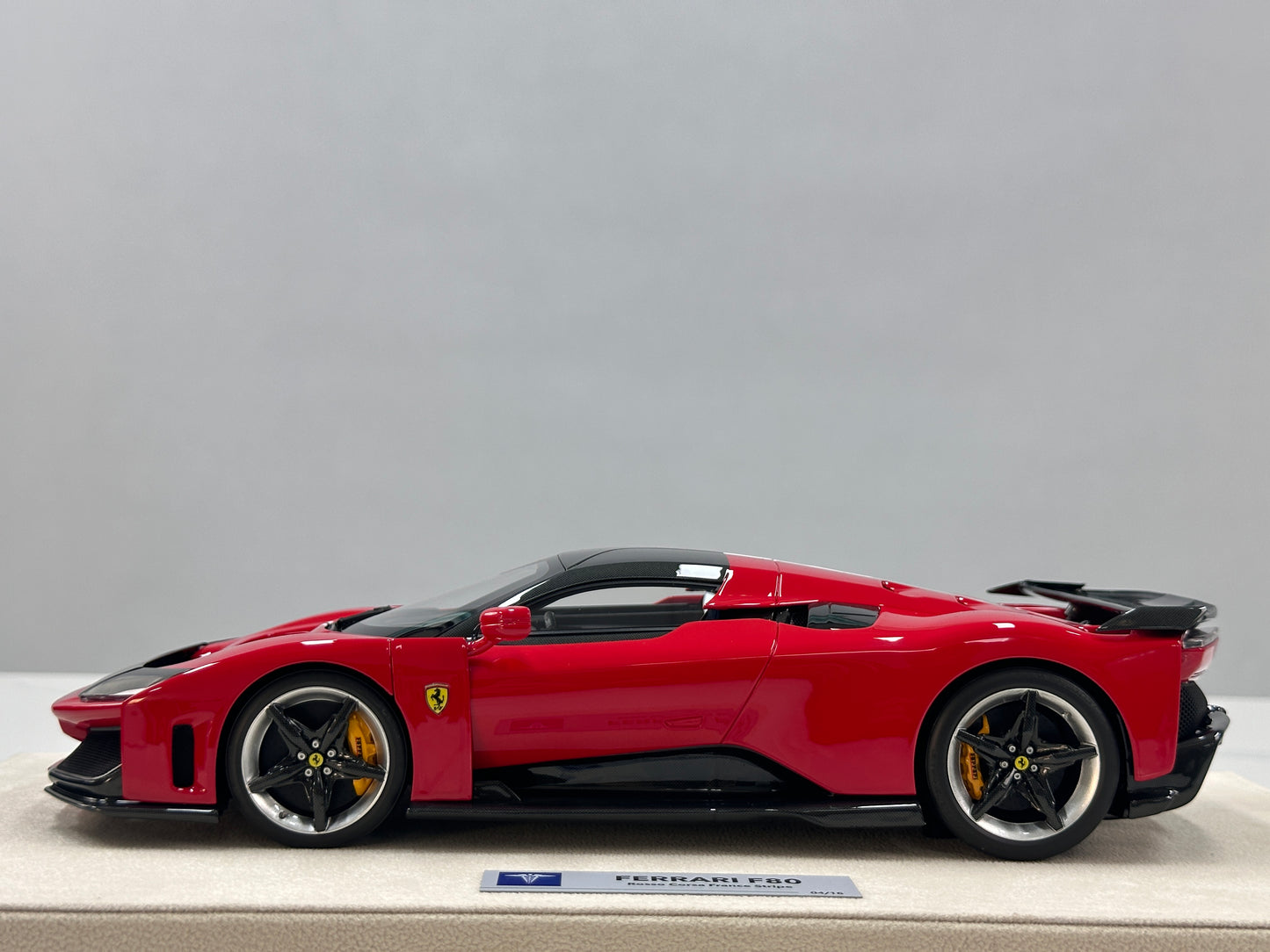 HERMES COLLECTION 1/18 Ferrari F80 (Red Pista Stripe) HC018