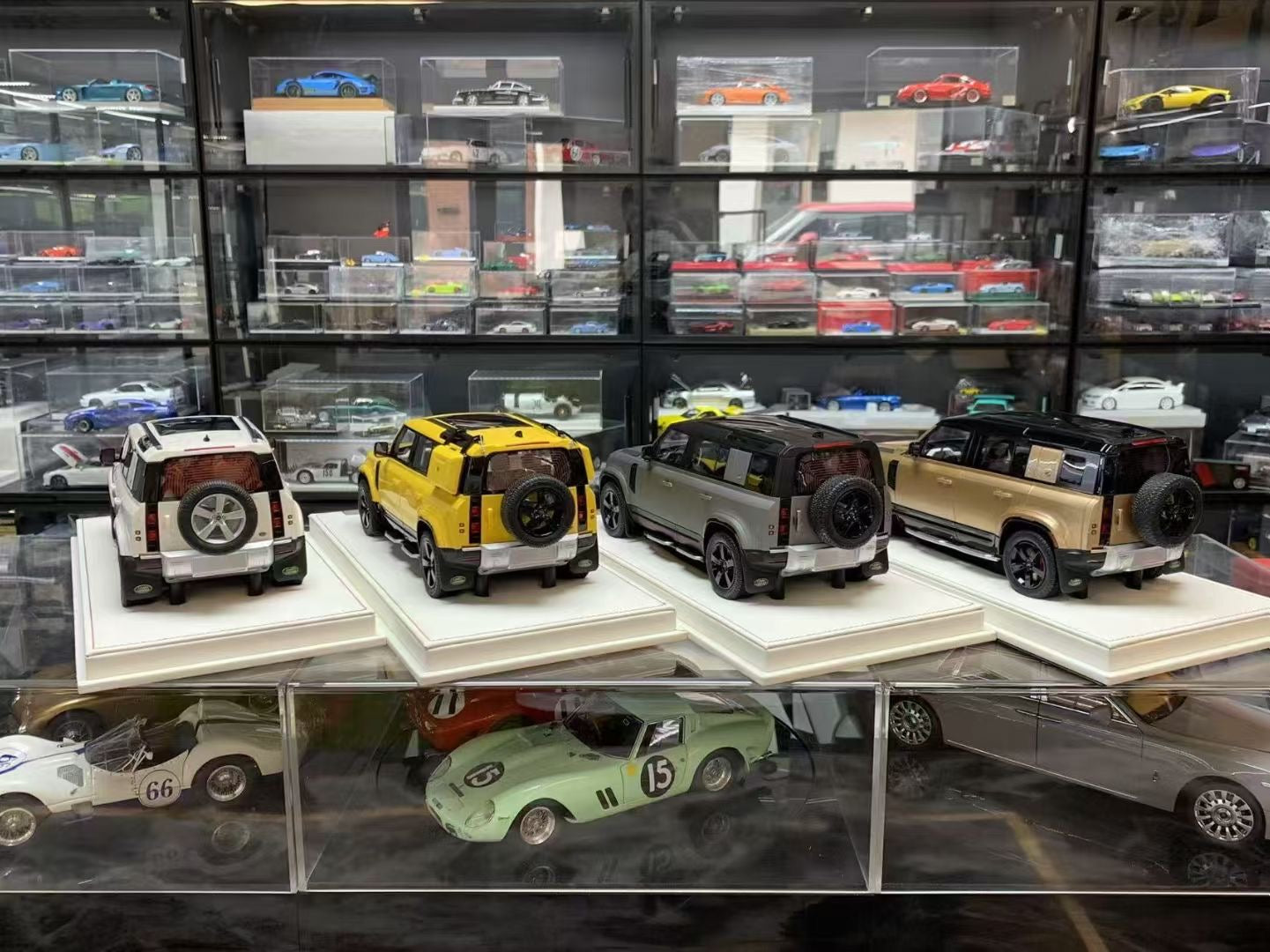 Ivy Merit 1/18 Land Rover Defender 110 Limited Edition Car Model