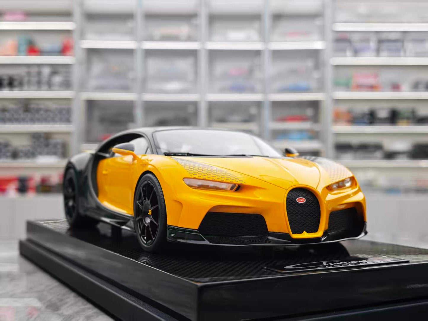 MR 1/18 Bugatti Chiron Super Sport, Yellow, BUG012G