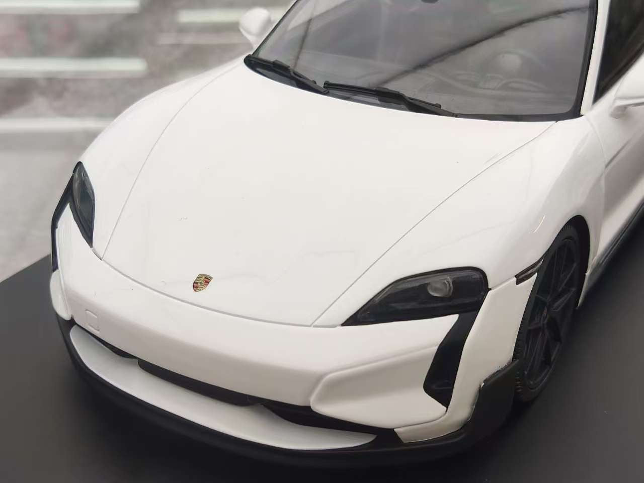 MINICHAMPS 1/18 Porsche TAYCAN TURBO GT - 2024 White Alloy Car Model 117069404