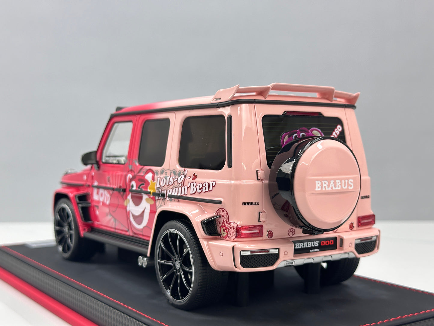 BBA Model 1/18 Brabus G800 "Lotso" (Strawberry Bear) BBA083
