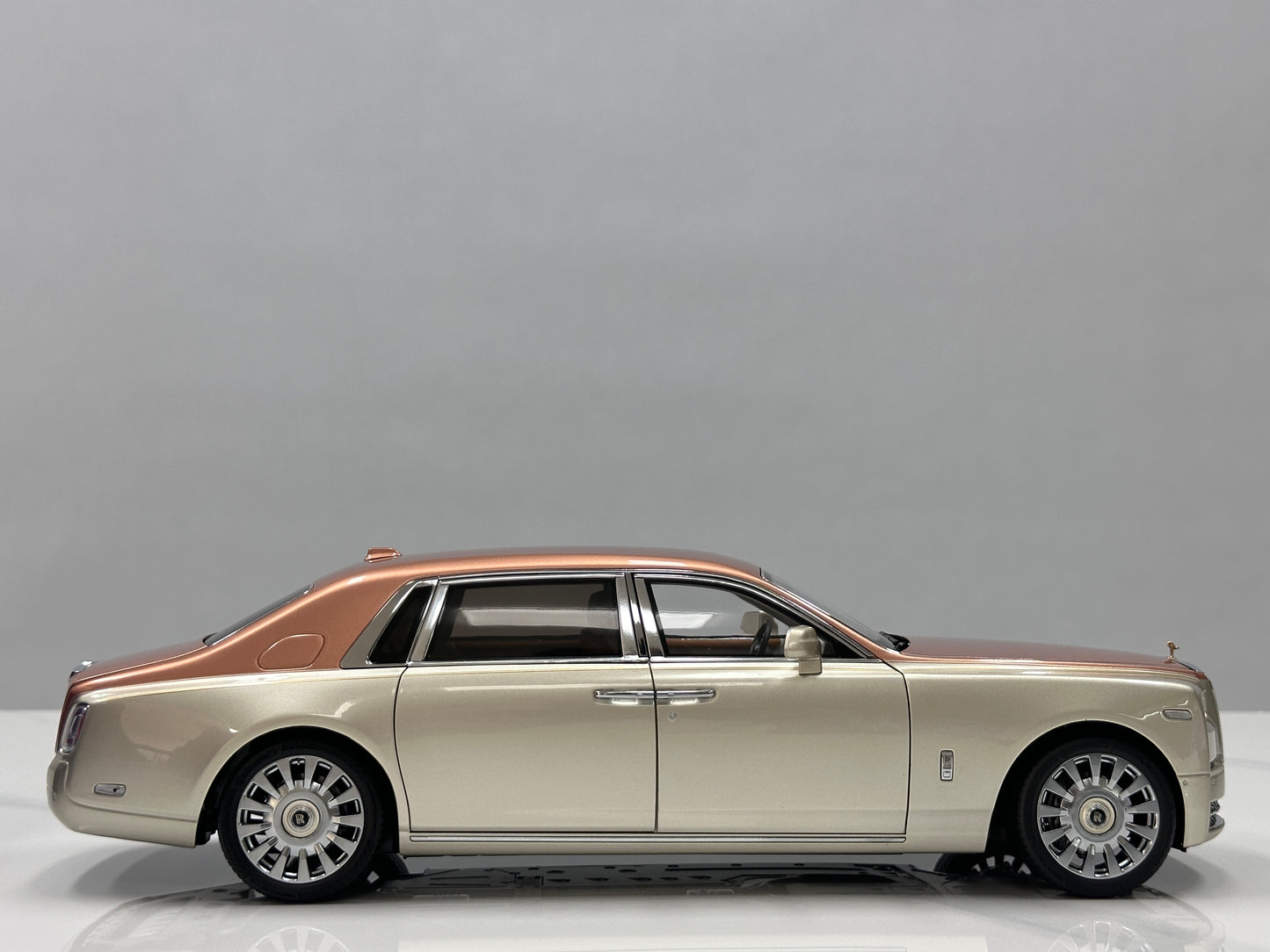 ZP 1/18 Rolls-Royce Phantom VIII Rose Gold/Champagne Gold ZP121