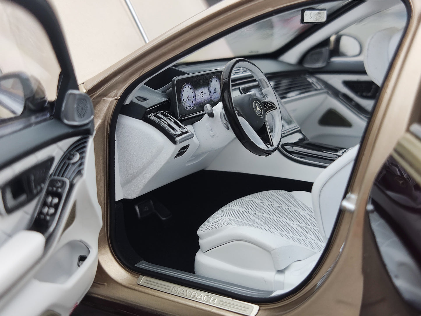 Almost Real 1/18 Mercedes-Maybach S-Class, Kalahari Gold/Tourmaline Red, 820122B