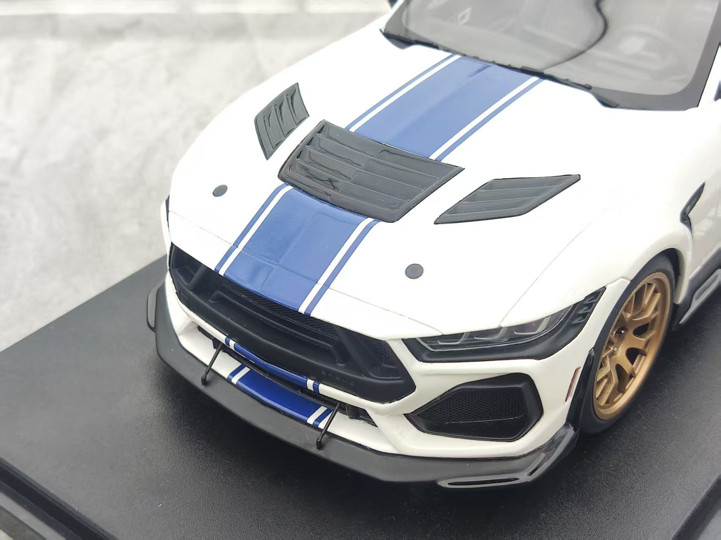 GT Spirit 1/18 Ford Shelby Mustang Supersnake White GT572