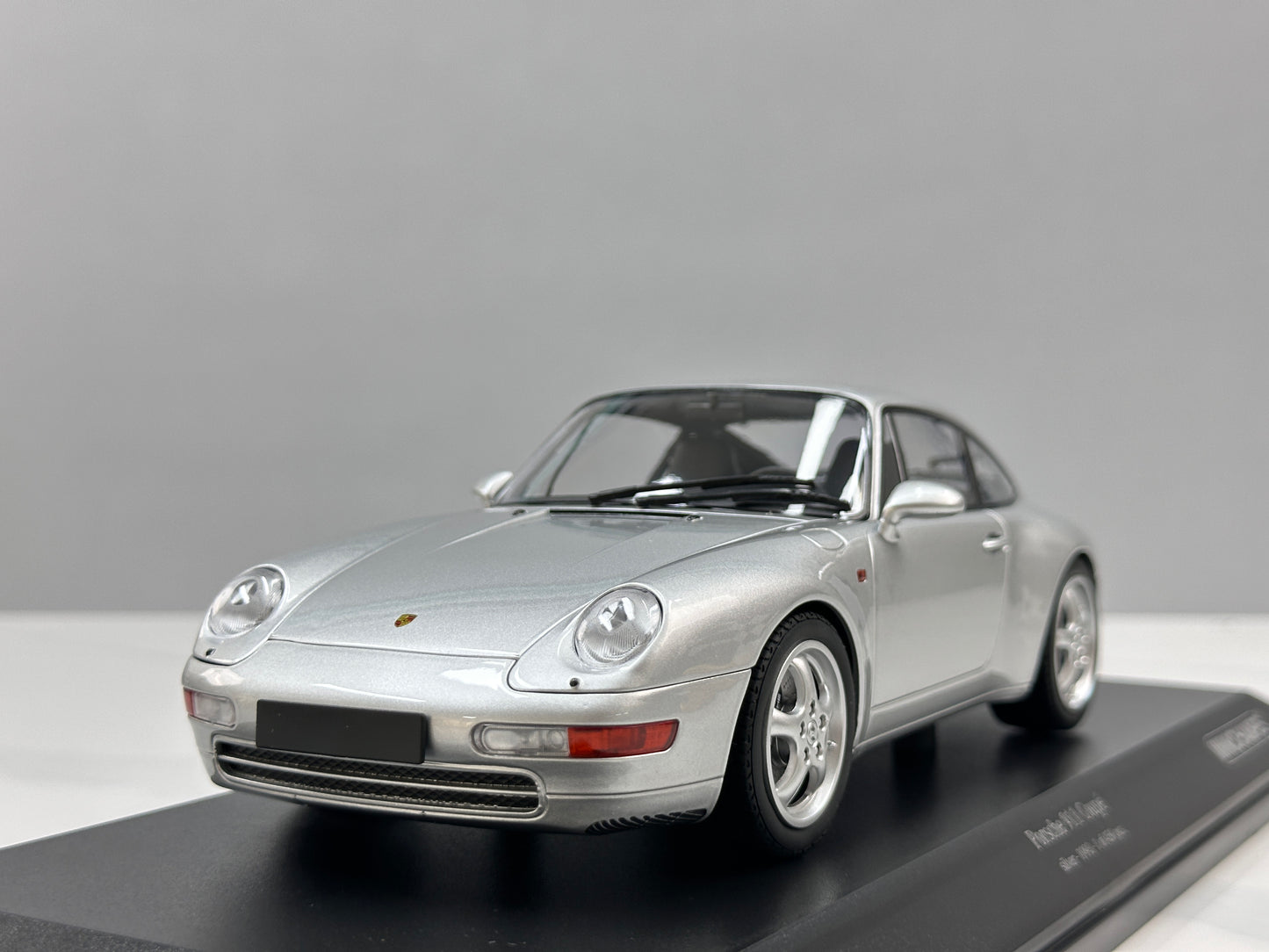 MINICHAMPS 1/18 Porsche 911 (993) 1993 Silver 155061101