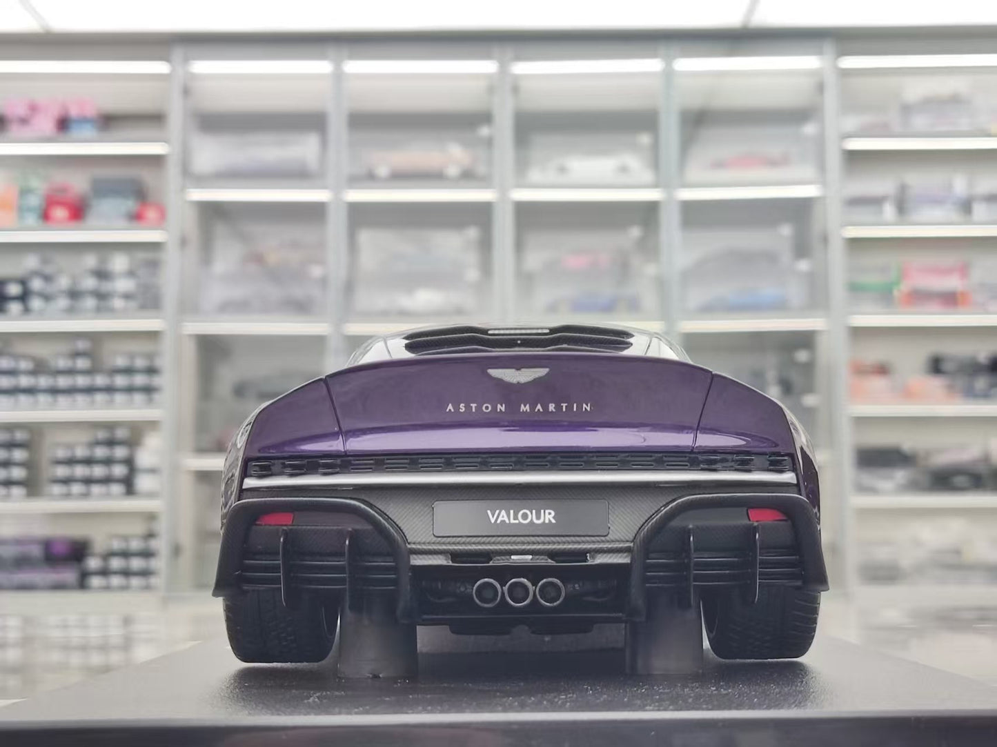 GT Spirit 1/18 Aston Martin VALOUR Purple GT944